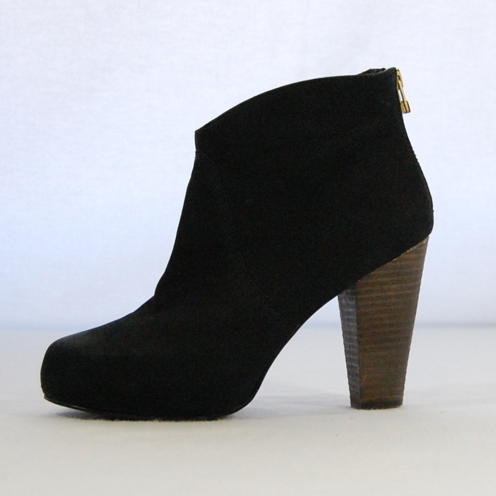 Listing Moved - check out @erinmcawesome closet - Picture 2 of 8